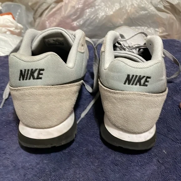 Nike MD runner 2 men’s 13 wolf grey 749794-002 - Picture 2 of 10